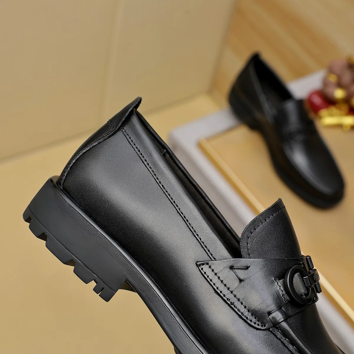 Factory price 440 🔥Ferragamo new leather shoes🇨🇳Official website original 1:1 mold, original quality💯Fine workmanship, high-end luxury☘The upper is made of imported Italian first-layer cowhide🌴Water-dyed🐂Leather lining🍓Rubber wear-resistant and non-slip outsole, breathable and comfortable to wear🍍The first choice for high-grade men🍉, black, size 38-45...